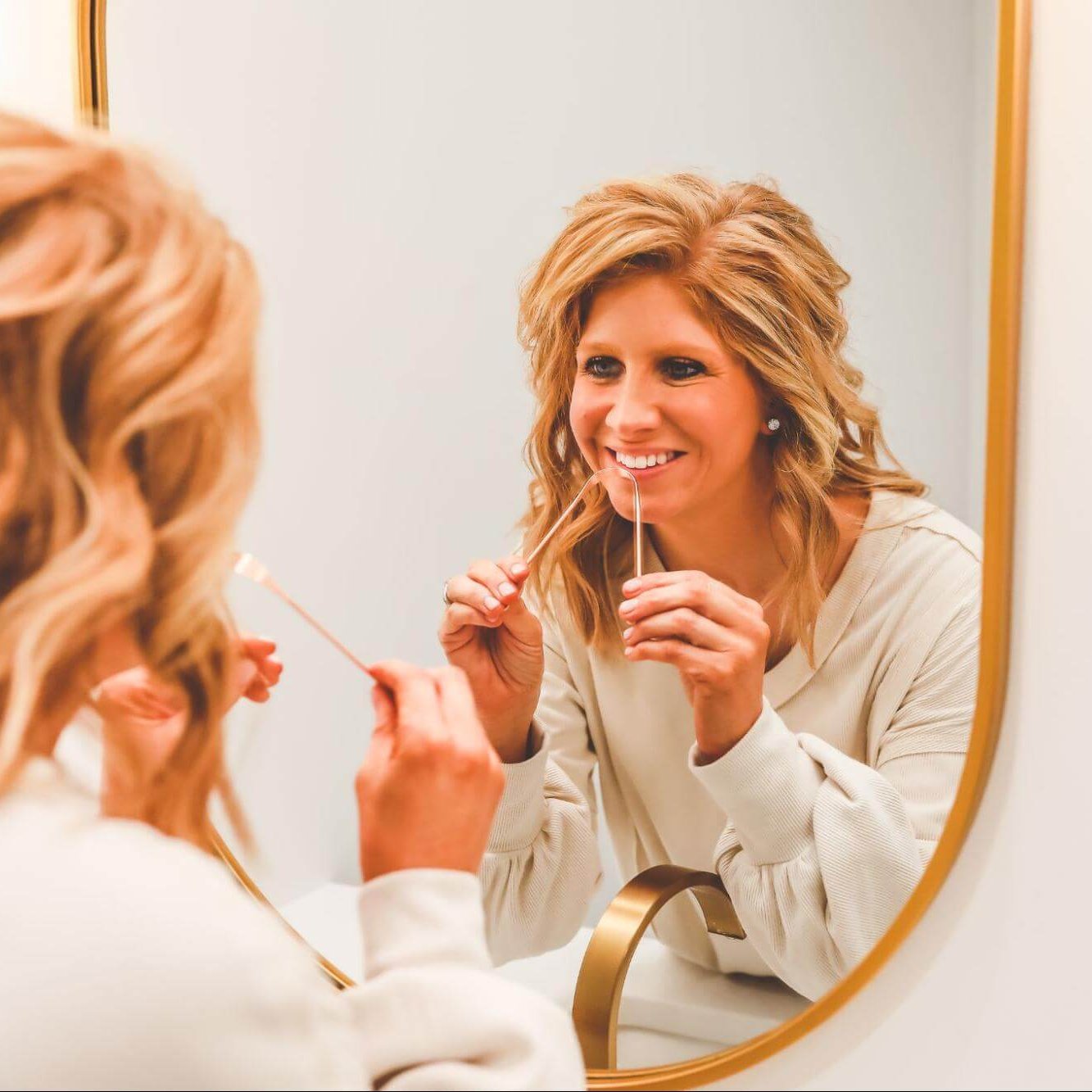 Wellnesse Copper Tongue Scraper - Professional Ayurvedic Bad Breath Solution